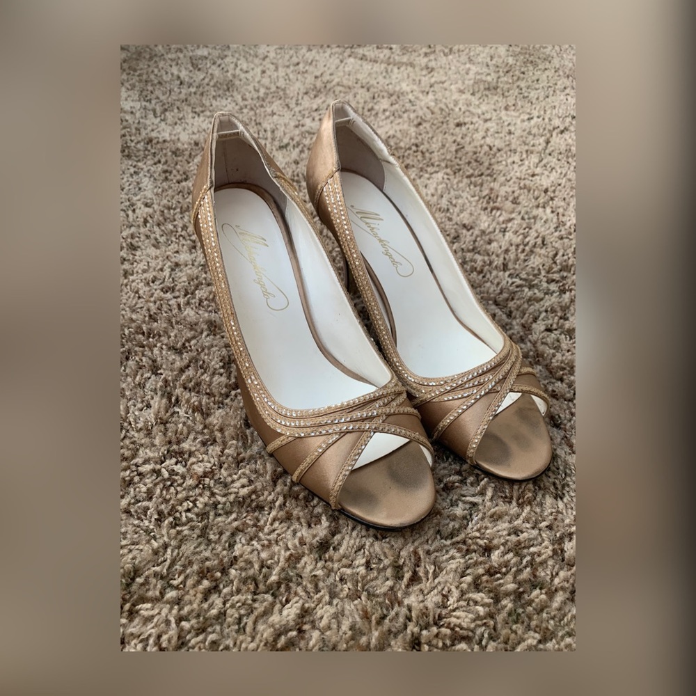 Gold sparkly Michaelangelo “JADA” heels size 9.5